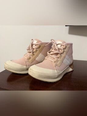 Sorel Women's Out N About III Light Pink Cream Tan Mid-Top Sneakers Size 8.5
